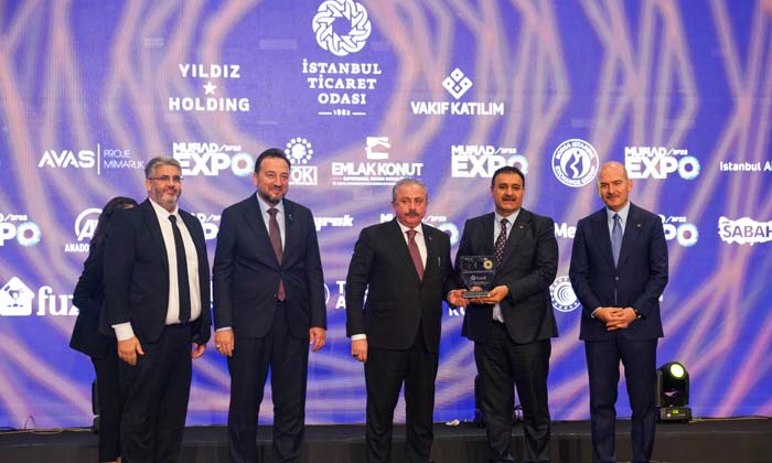 TBMM Başkanı Mustafa Şentop’tan Eyüp Akbal’a plaket