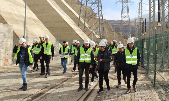 Geleceğin mühendisleri, Türkiye’nin ilk hibrit enerji santralini ziyaret etti 