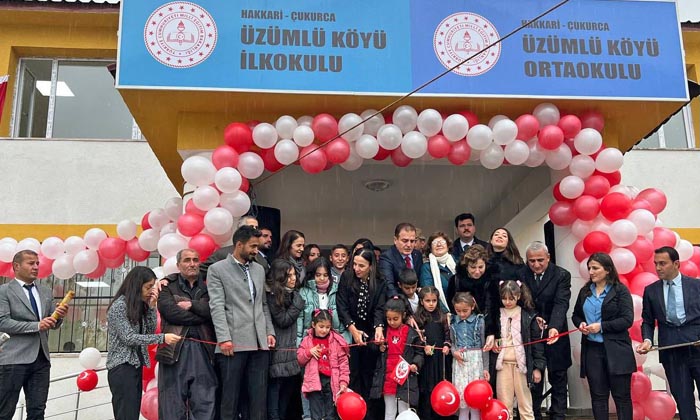 Hakkarili çocuklar yeni okuluna kavuştu, Permolit Boya renkleriyle ‘güneş’ oldu