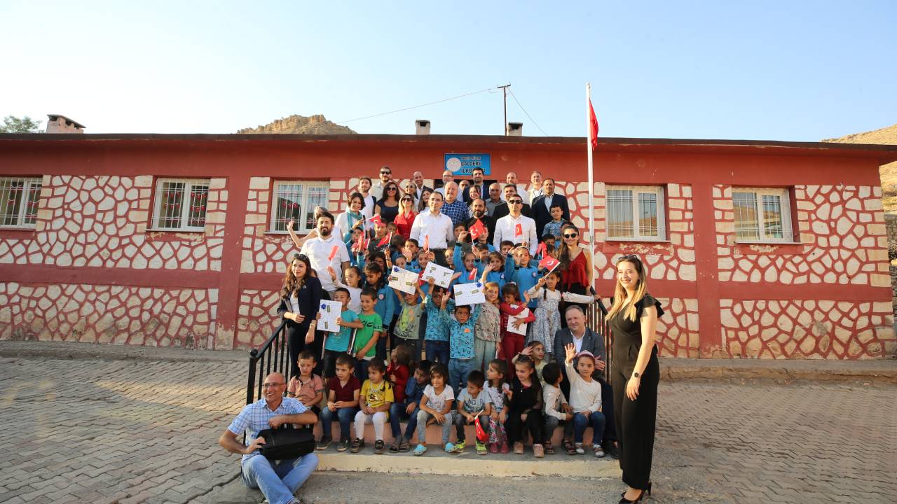 Alarko Carrier ile Midyat Çaldere İlkokulu’nun havası değişiyor 