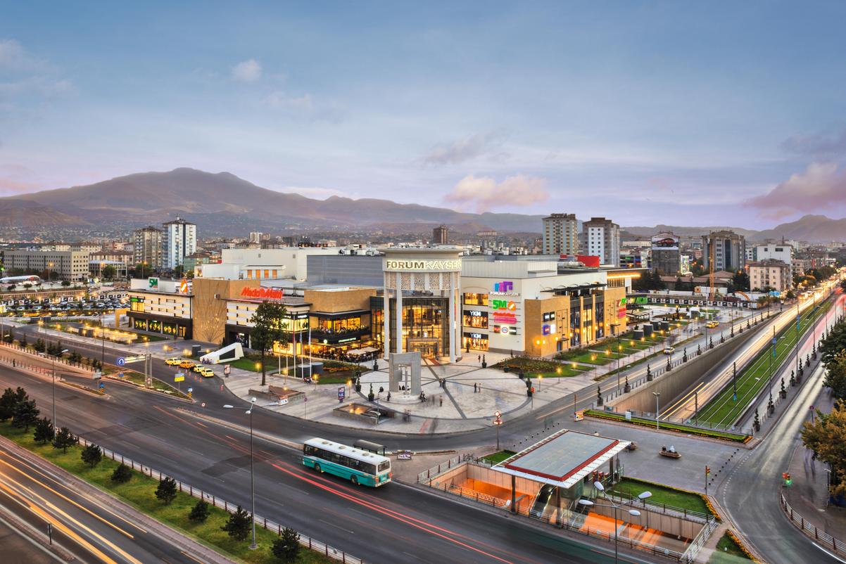 Alışveriş Merkezi Yatırımı: Torunlar GYO Portföyünü Büyüttü, Fiyatlar Merak Ediliyor