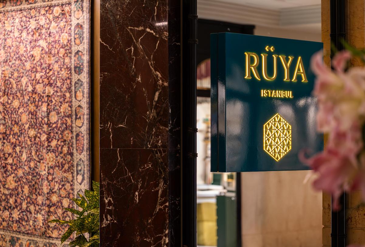 Ev Sahiplerine Uyarı: Çırağan Sarayı’nda İftar Menüleri Fiyatları Açıklandı