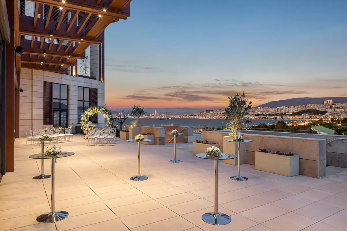 Grand Hyatt İzmir: Düğününüz İçin Lüks ve İhtişam Sunuyor