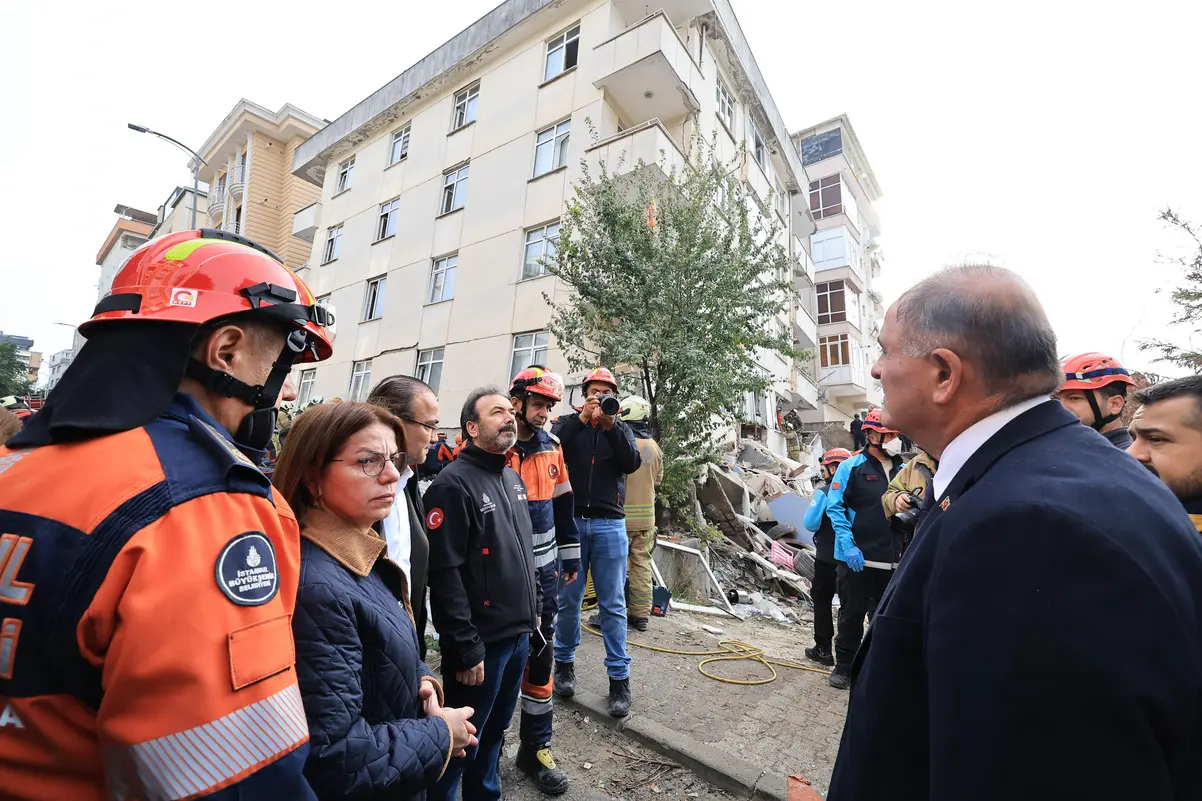 Maltepe’de Çöken Binada Kurtarma Operasyonu Sürüyor